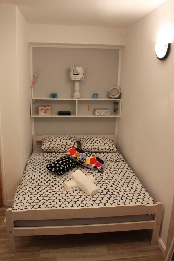 Blue Moon Apartments غييكا المظهر الخارجي الصورة