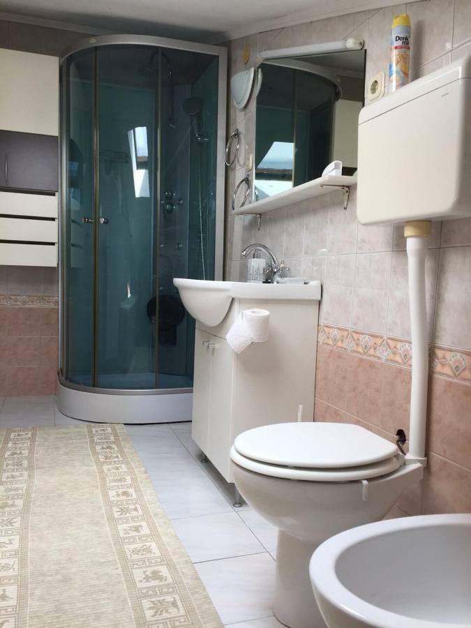 Blue Moon Apartments غييكا المظهر الخارجي الصورة